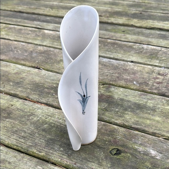 Hilborn Canada Vase - Picture 2 of 4